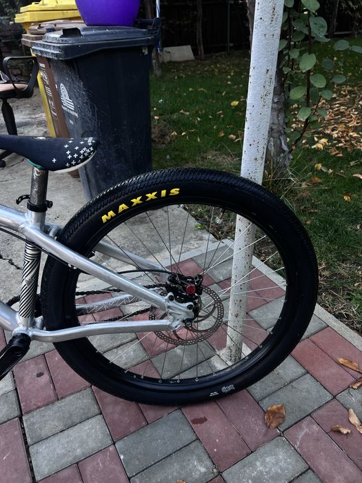 vand octane one zircus custom dirt