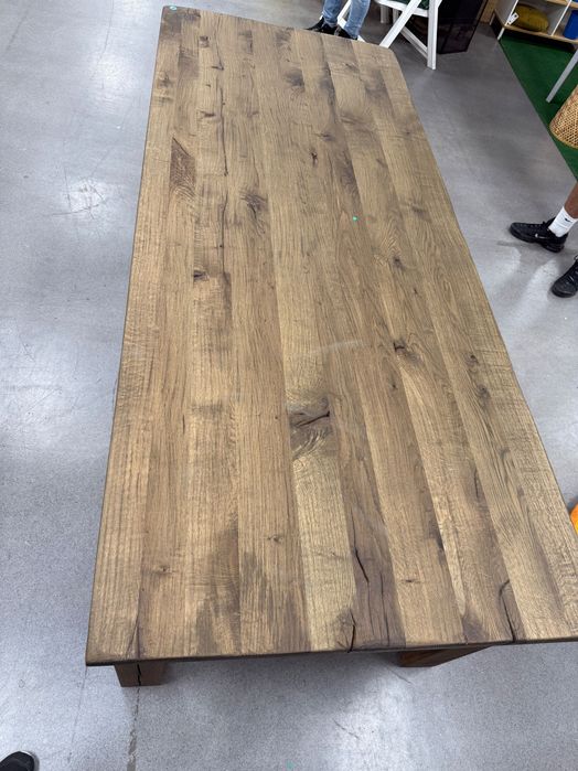 .Дървена дъбова маса