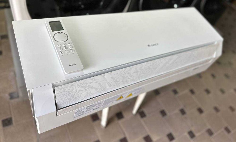 Кондиционер GREE 12/18/24 CLIVIA White Inverter GWH12AUCXB-K6DNA1A