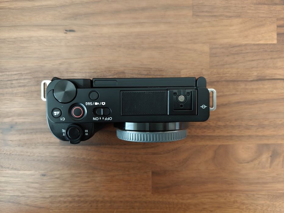 Sony ZV-E10, тяло + батерия, като нов