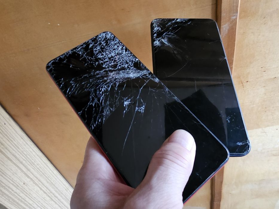 Продам 2 телефона Samsung