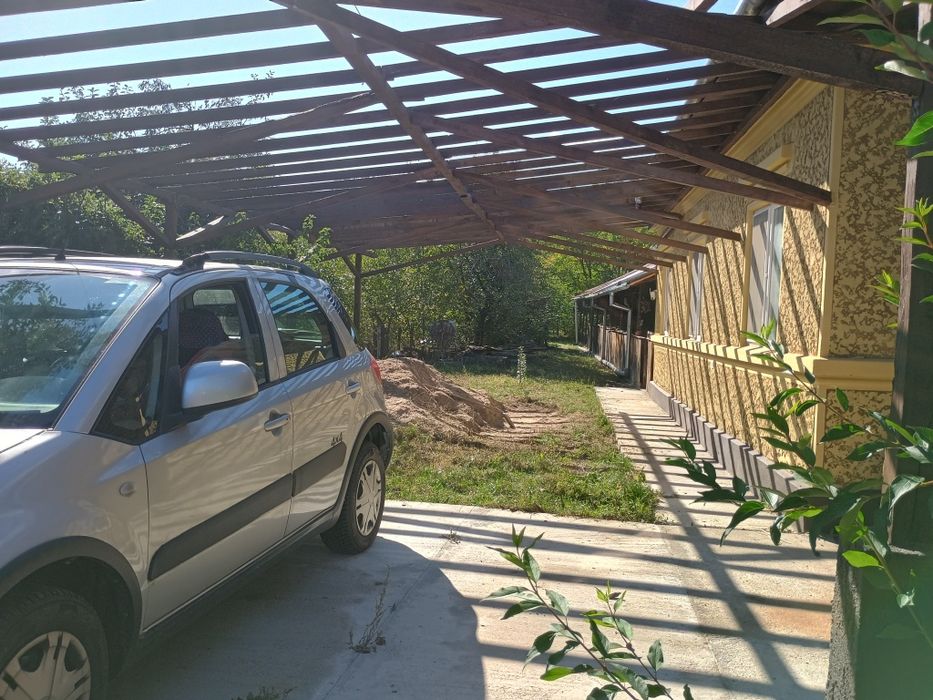 Casa total renovată pe 2500 m2