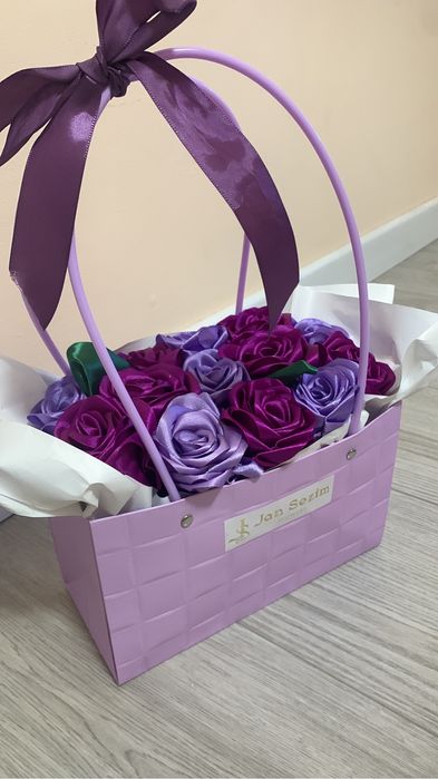 Атласные розы