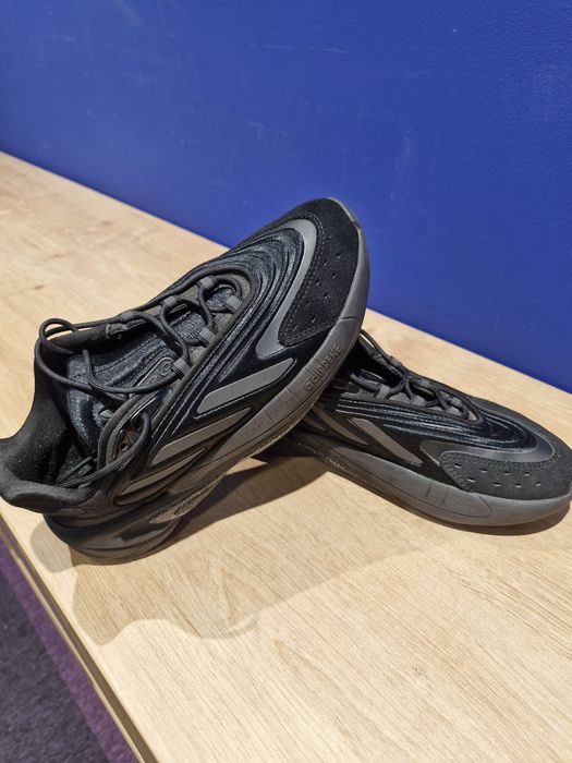 Adidas Ozelia black