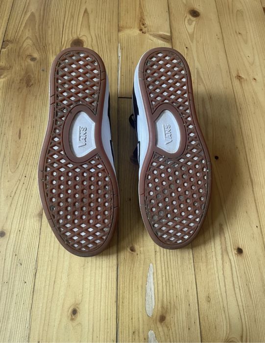 Papuci.   Vans low