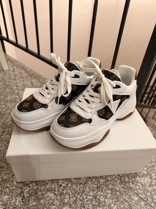 Дамски сникърси Guess Happy