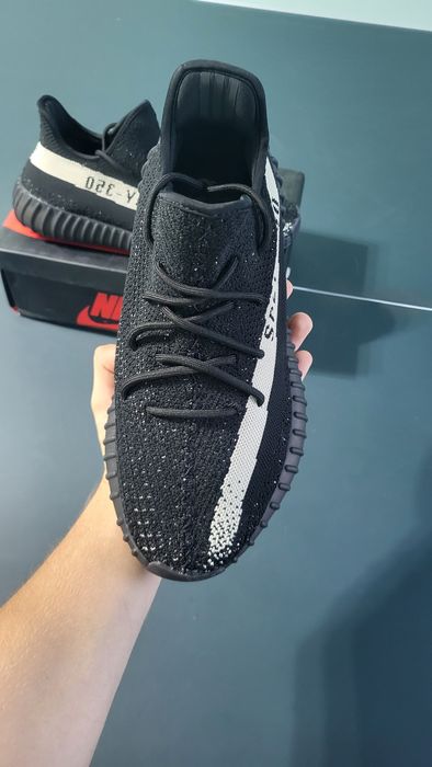 Yeezy 350 noi nouti