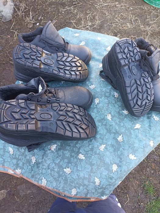 Работни обувки с метално бомбе