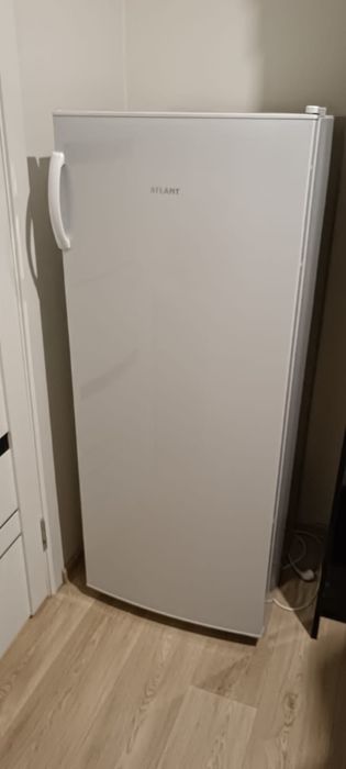 Продам почти новую морозильную камеру ATLANT M