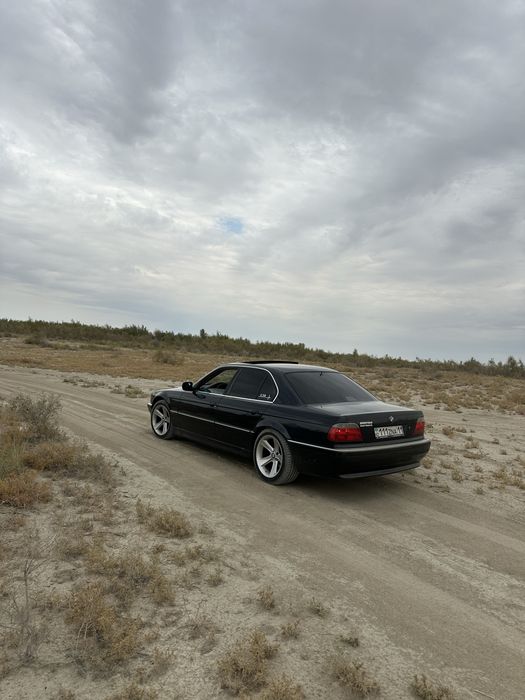 В продаже BMW 728 E38