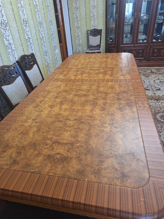 Прадаётся   Стол