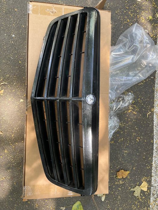Grilă frontală W212