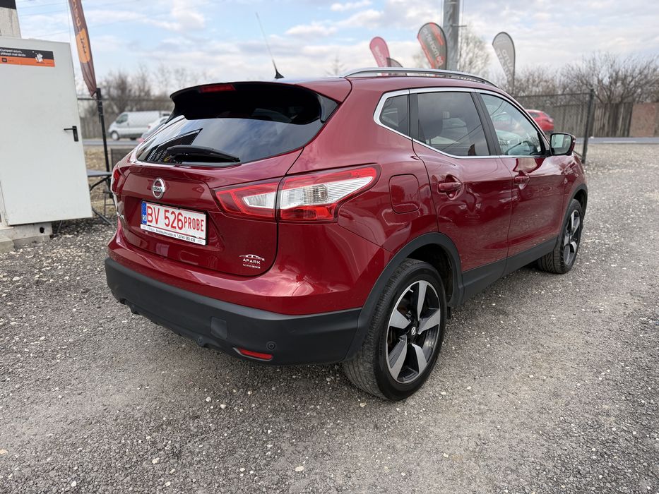 Nissan Qashqai  Tekna / xtronic / line assist / panoramic / automat
