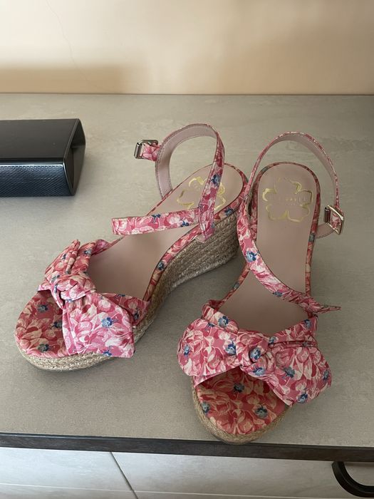 Сандали с платформа Ted Baker