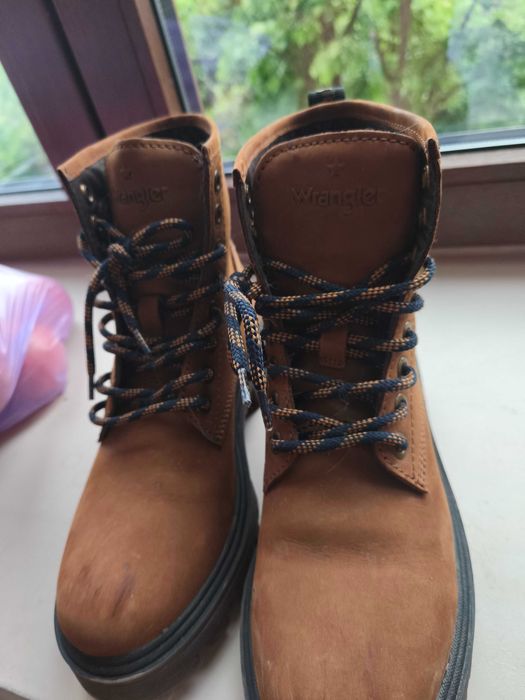 Боти 39номер,много запазени,носени един път