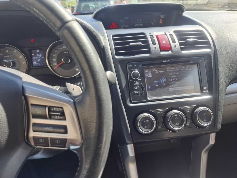 Продавам Subaru Forester 2,0 150 2013 г., газ, в отлично състояние.