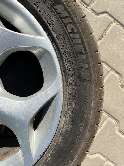 Джанти Ford с гуми Michelin