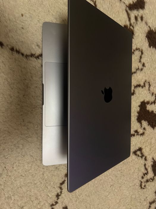 MacBook Pro M1 Max 64GB RAM 10 CPU 32 GPU 1TB SSD