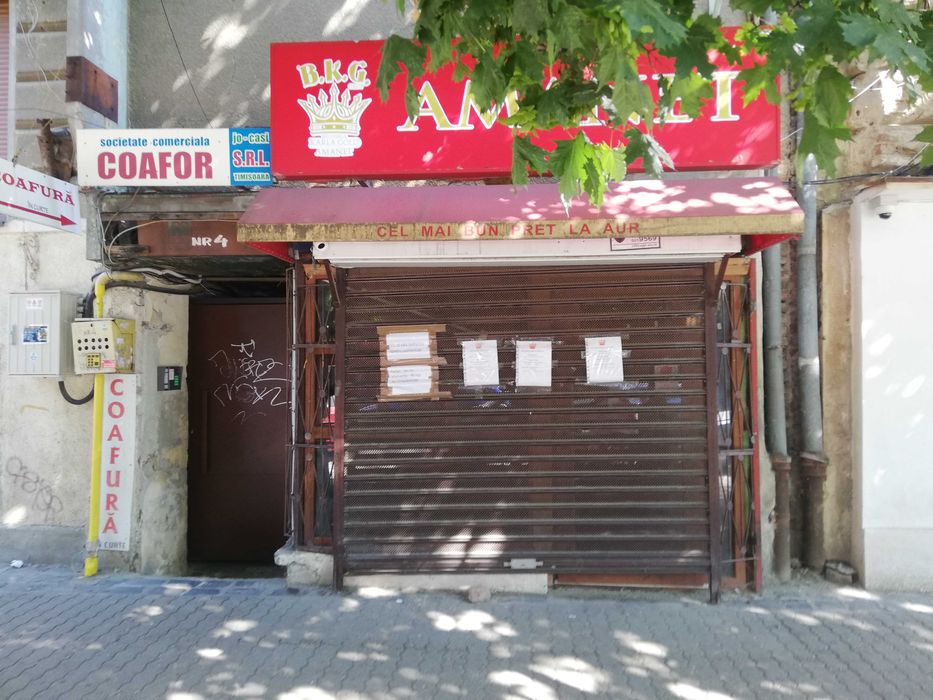 Inchiriez-vand spatiu comercia format din parter 28m2 si mansarda 40m2
