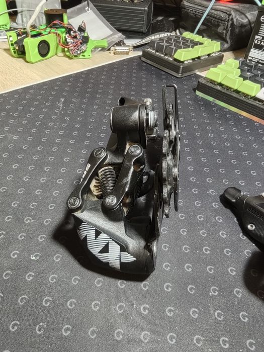 SRAM обтегач и команда 12 скорости