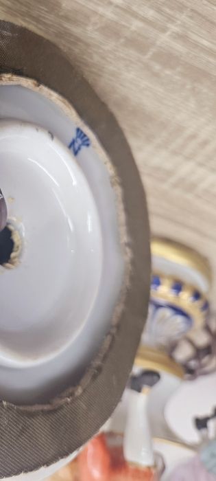 Порцеланови фигурални лампи.