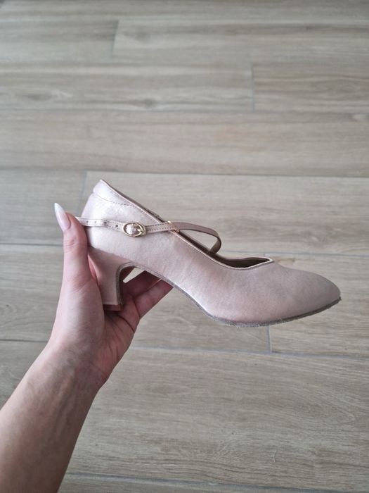 Обувки за бални танци