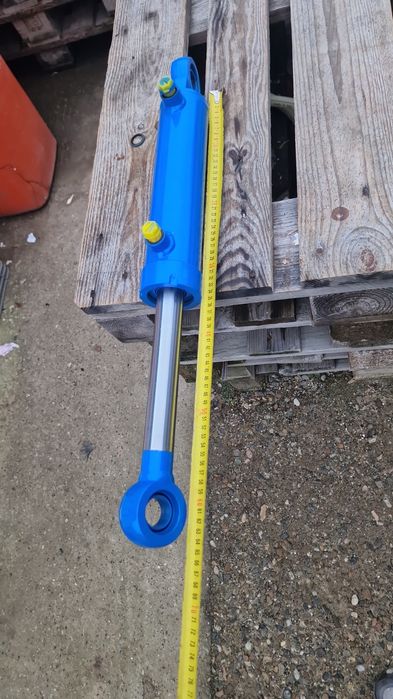 Cilindru hidraulic plug reversibil preț 550 lei se poate trimite prin