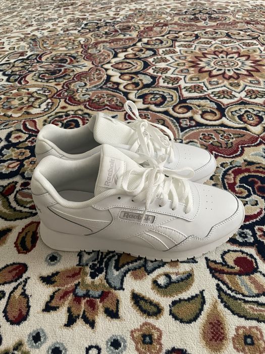 Реебок кроссовка и эплуач часы