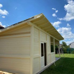 Casută din lemn pentru grădină