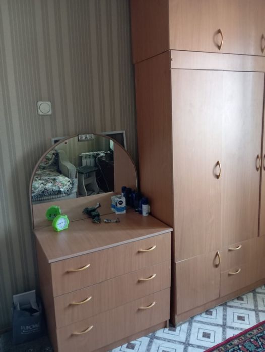 Шкаф с комодом продам