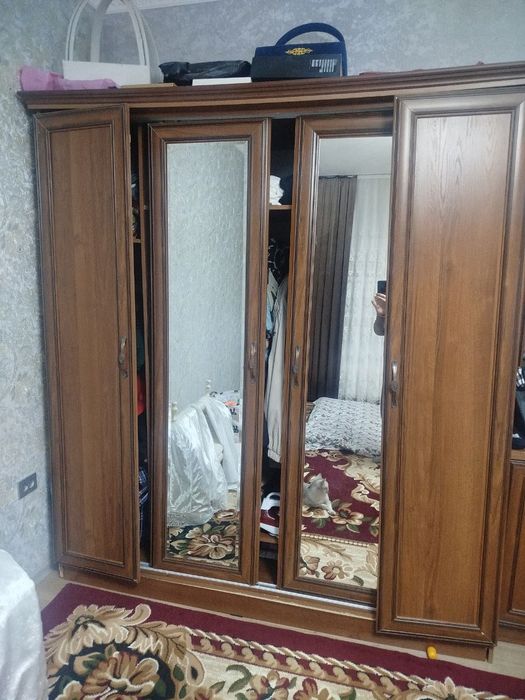 Шкаф ва тримо сотилади