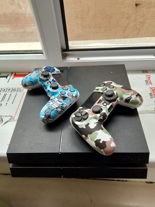 Ps 4 slim с 2 джойстиками