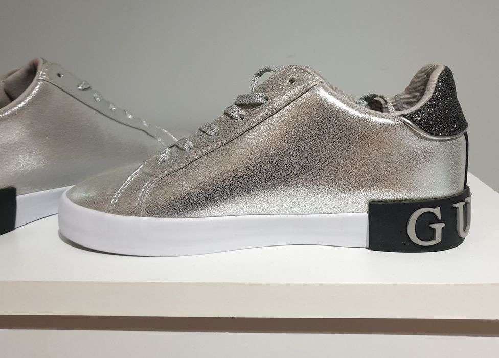 Обувки Guess оригинални сребърни и черни