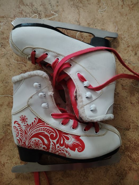 Коньки фигурные с мехом 31 размер