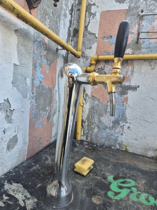 Vand dozator profesional de bere