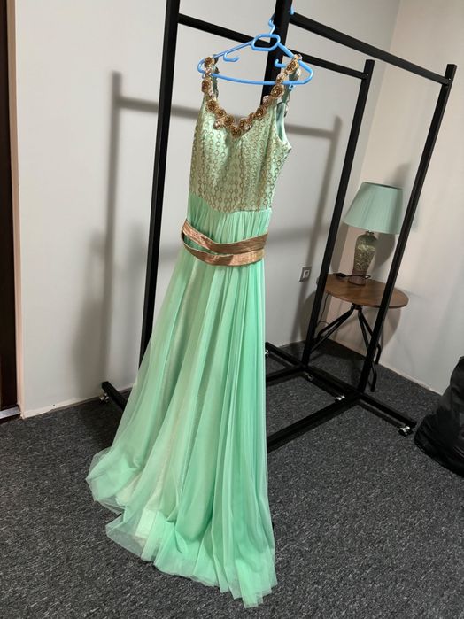 Rochița elegantă