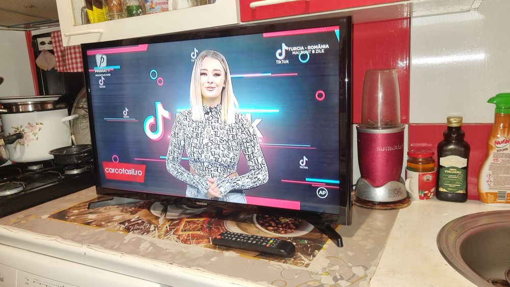 Samsung 81 cm = 350 lei