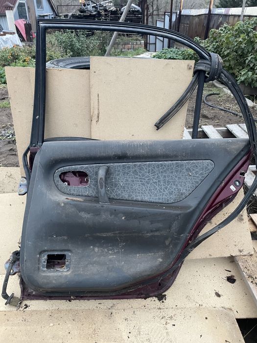 Дверь задняя правая Mazda 626 Cronos