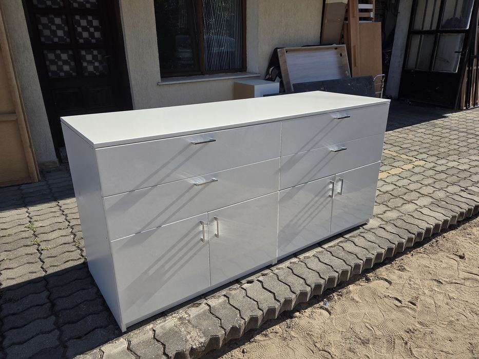 Луксозен италянски  скрин /комод/с полиуретаново покритие