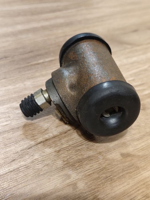 Спирачен цилиндър за москвич 2140