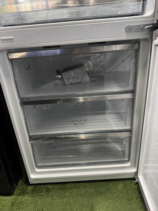 Холодильник Hisense RB645N4WFF 456 л Inverter No Frost