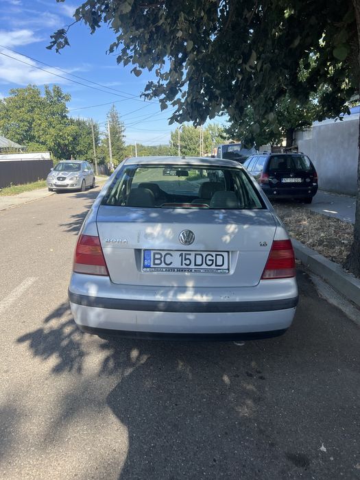 Vand bora 1.6 BENZINA
