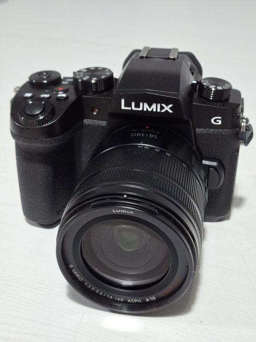 Panasonic Lumix G90 cu obiectiv Panasonic Power O.I.S.  14-140