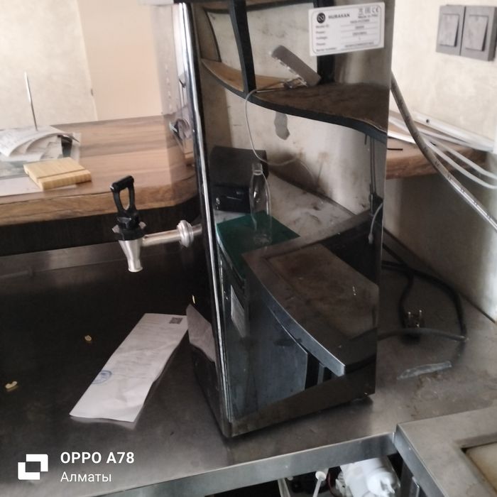 Электрочайник почти новый