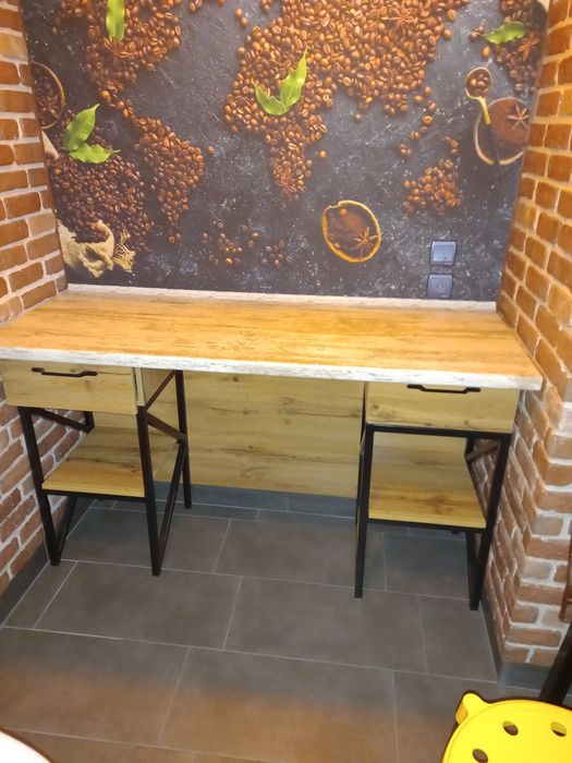 Стол для барбер зоны лофт.