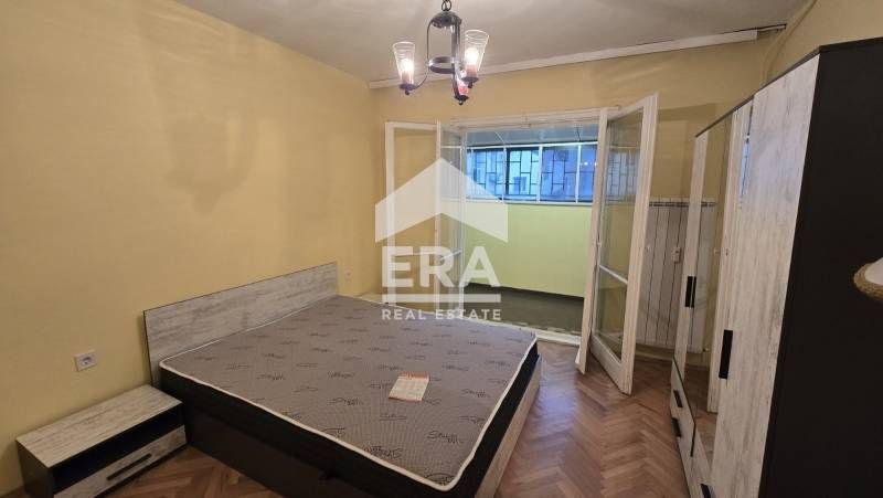 Дава се под наем Тристаен апартамент в София, Център - 82 кв.м за 887.4 € - Снимка #9