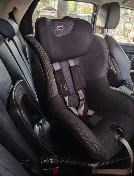 Scaun copil rotativ britax romer