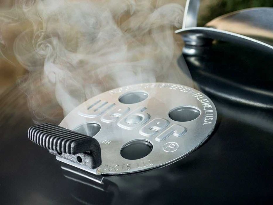 Угольный гриль Weber Master-Touch GBS E-5750 57 см с чехлом