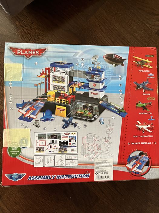 Конструктор авиобаза със самолети