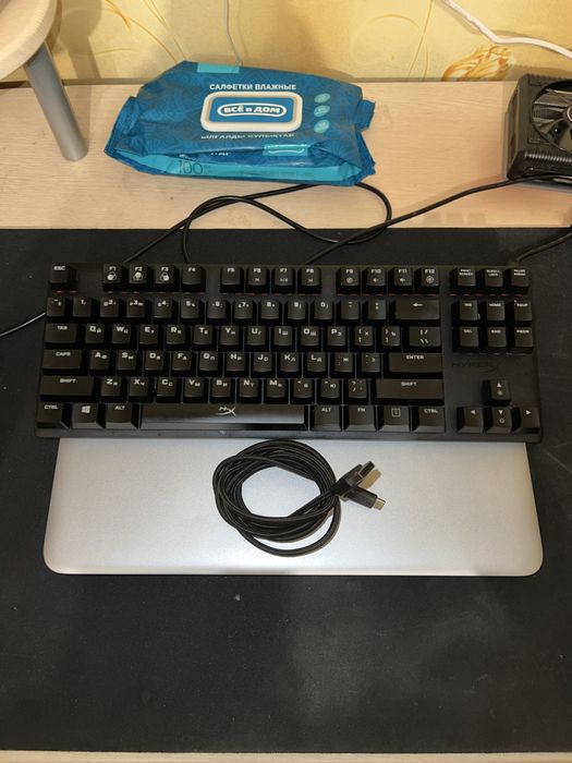 Продам клавиатуру